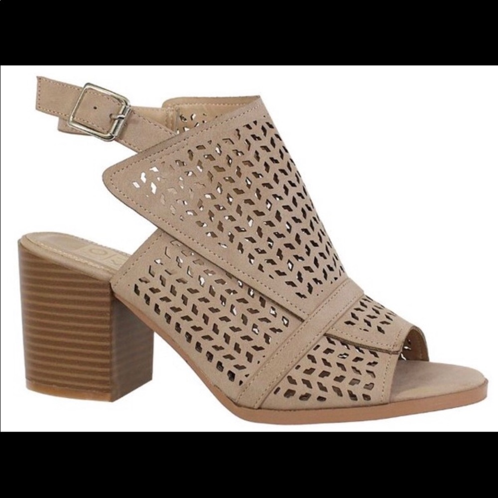 NWT in box, true to size fit summer heel